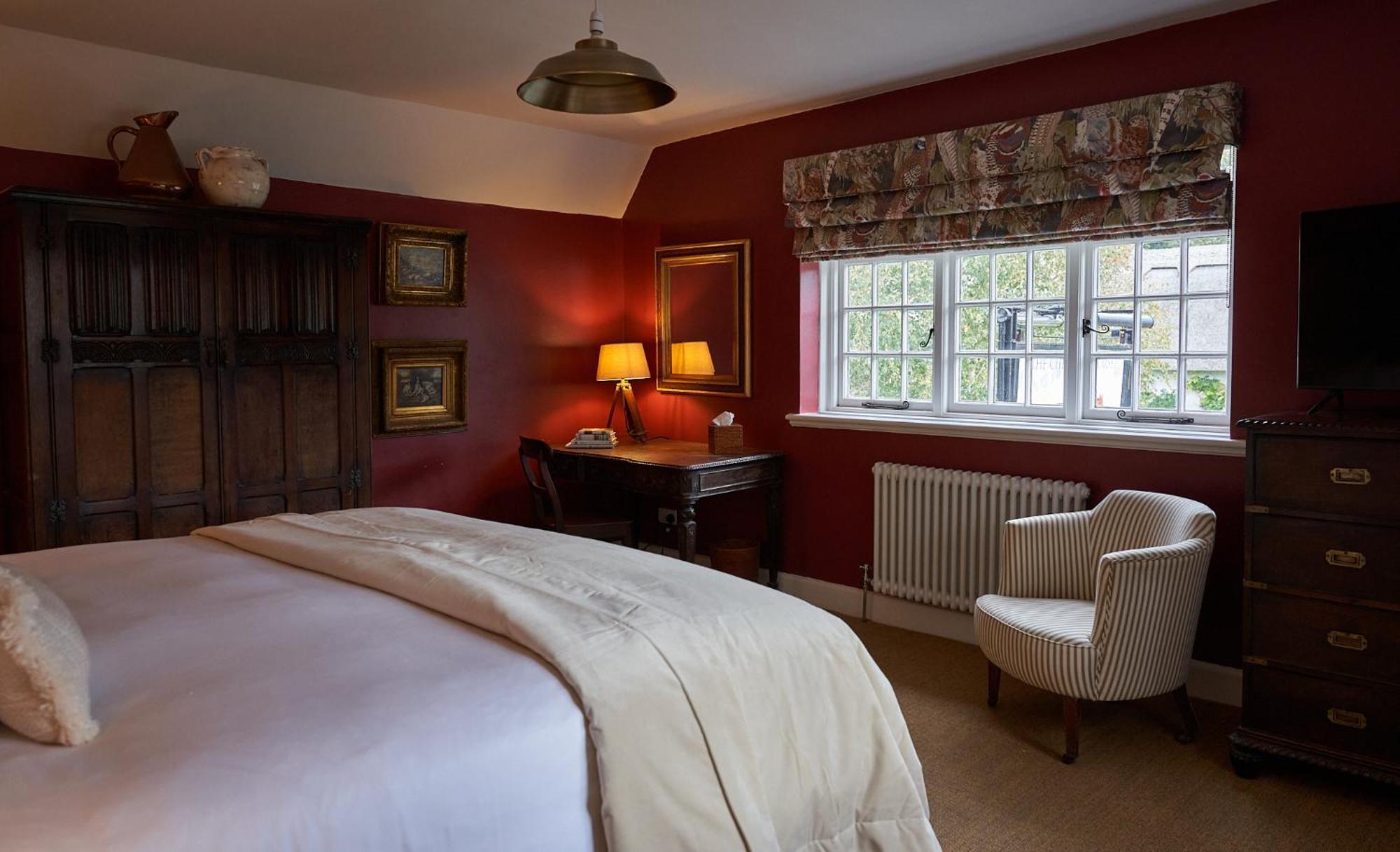 The Chestnut Horse Hotel Уинчестър Екстериор снимка
